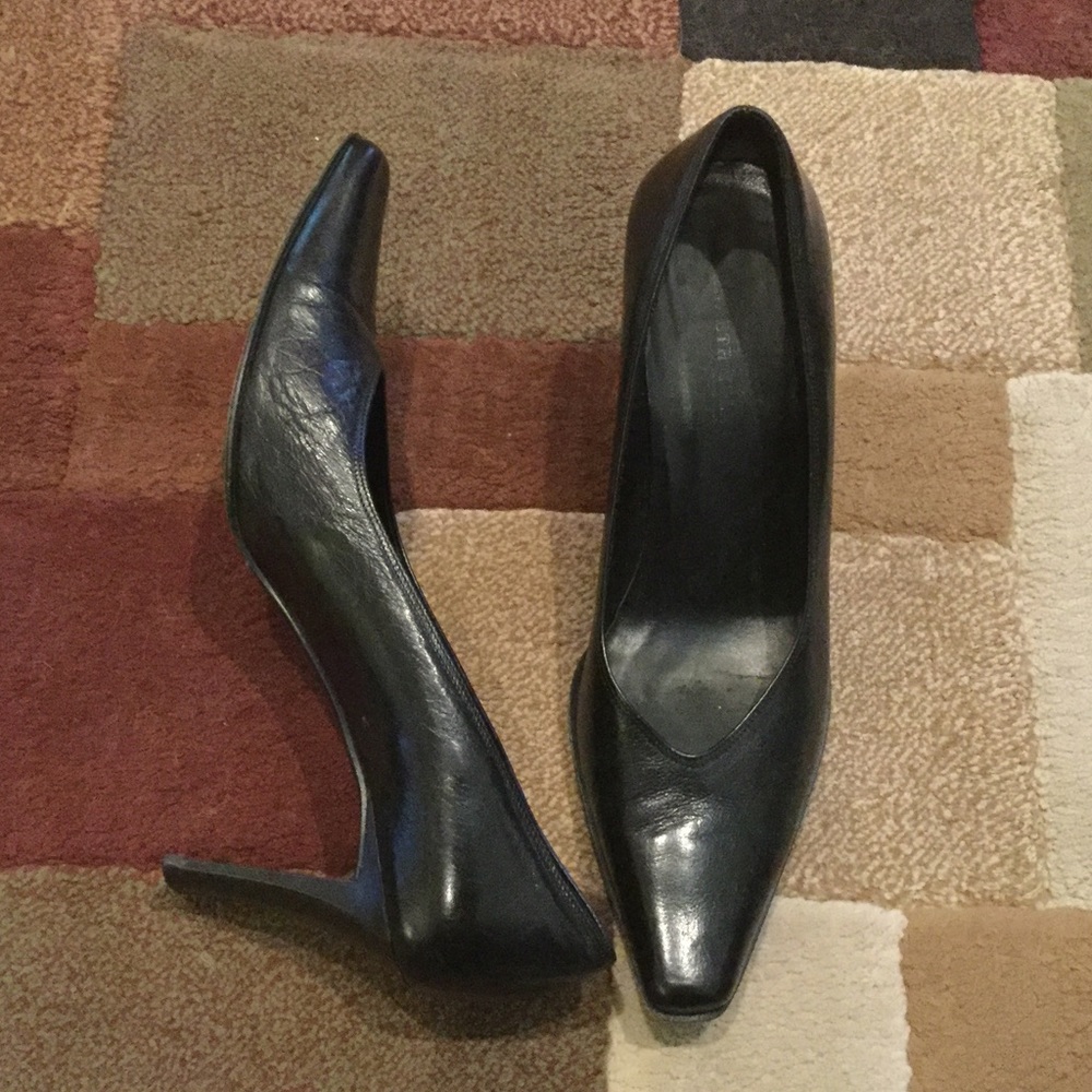 Black leather Kenneth Cole heels